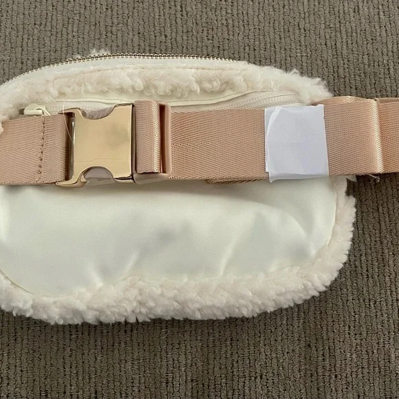 WANTABLE sherpa belt bag - Picture 4 of 7